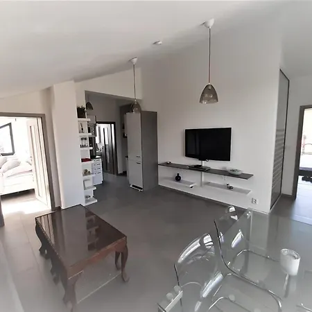 בית נופש In Kladno With Private Pool *