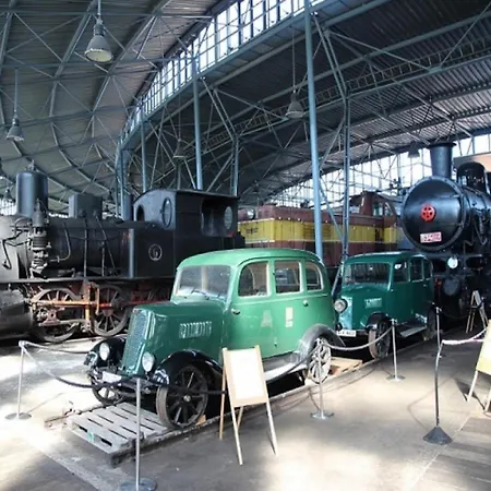 בית נופש In Kladno With Private Pool לאני