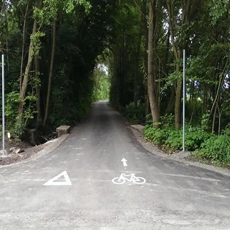 בית נופש In Kladno With Private Pool *